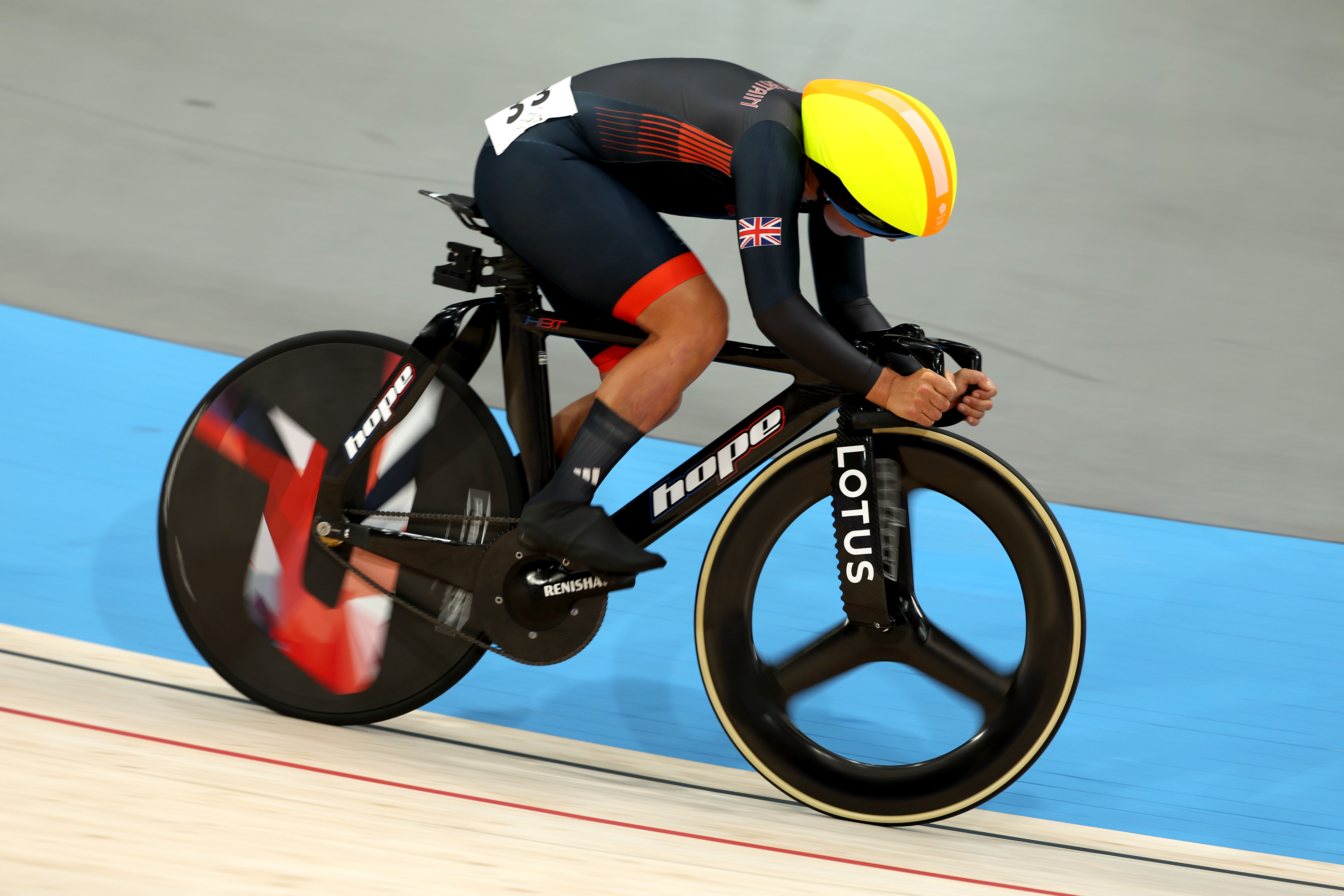 PARIS, FRANCE - AUGUST 11: Neah Evans of Team Great Britain competes during the Women's Omnium, Tempo Race 2/4 on day sixteen of the Olympic Games Paris 2024 at Saint-Quentin-en-Yvelines Velodrome on August 11, 2024 in Paris, France. (Photo by Tim de Waele/Getty Images)