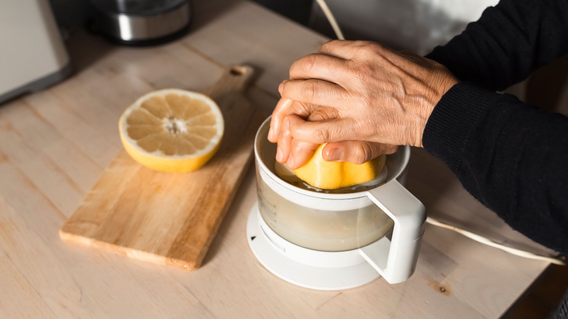 Person squeezing a lemon
