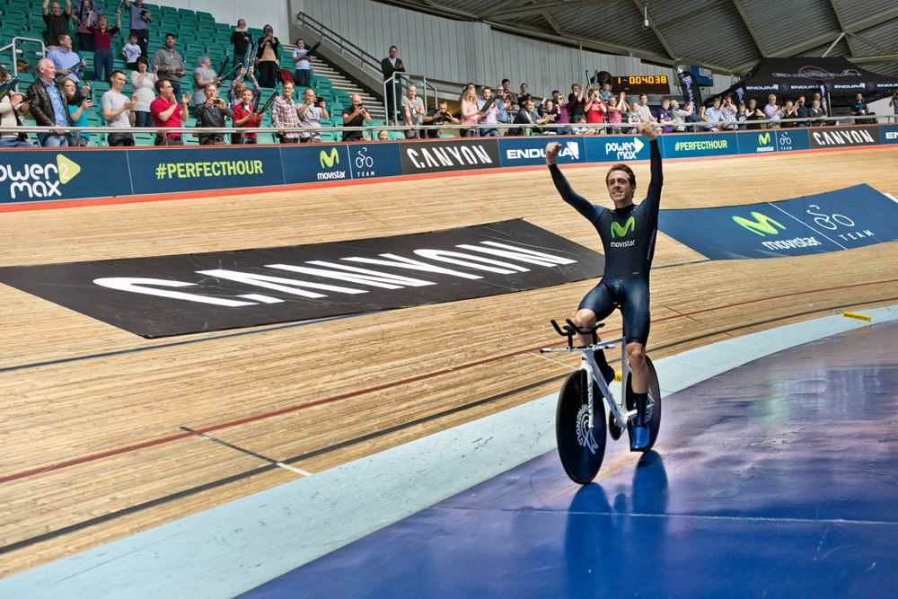 Dowsett waves to the crowd after setting a new record