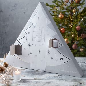advent calender with christmas tree and calender