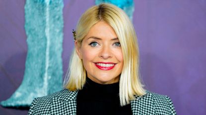 British model and television presenter Holly Willoughby poses on the red carpet as she arrives to attend the European premiere of the film "Frozen 2" in London on November 17, 2019. (Photo by Niklas HALLE'N / AFP) (Photo by NIKLAS HALLE'N/AFP via Getty Images)