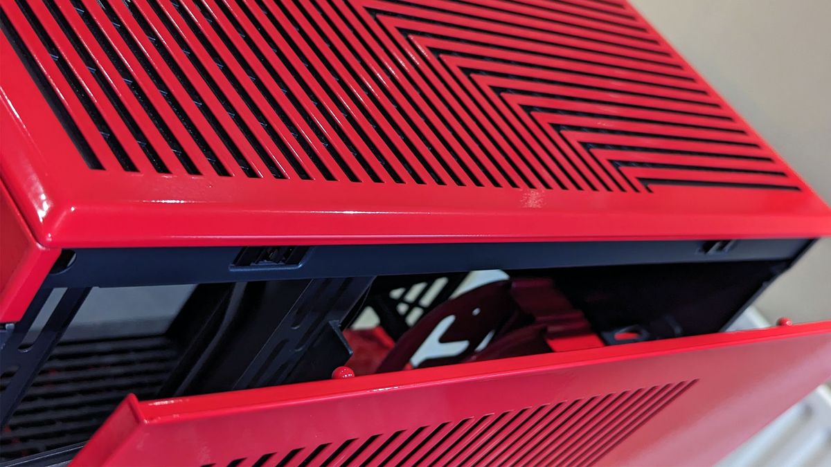 HYTE Y70 Touch case