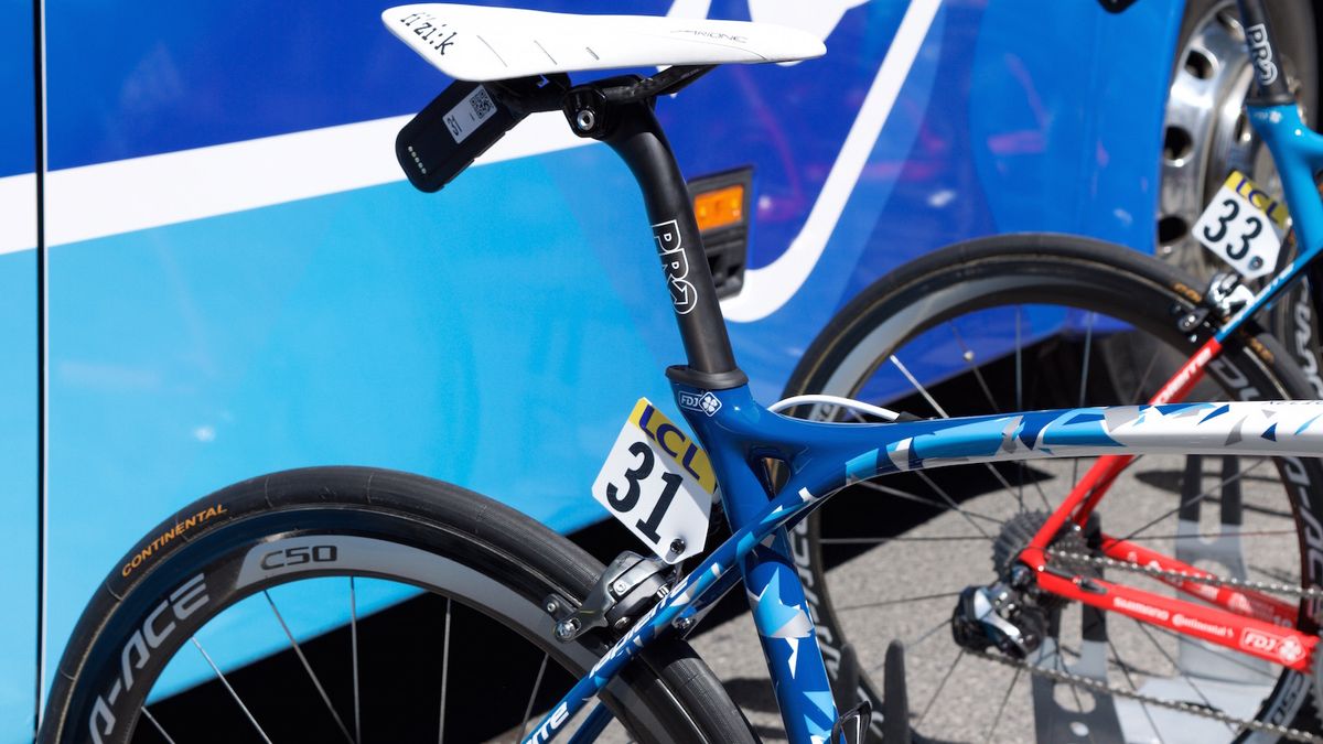 Colour coordinated Fizik Arione saddle for Pinot