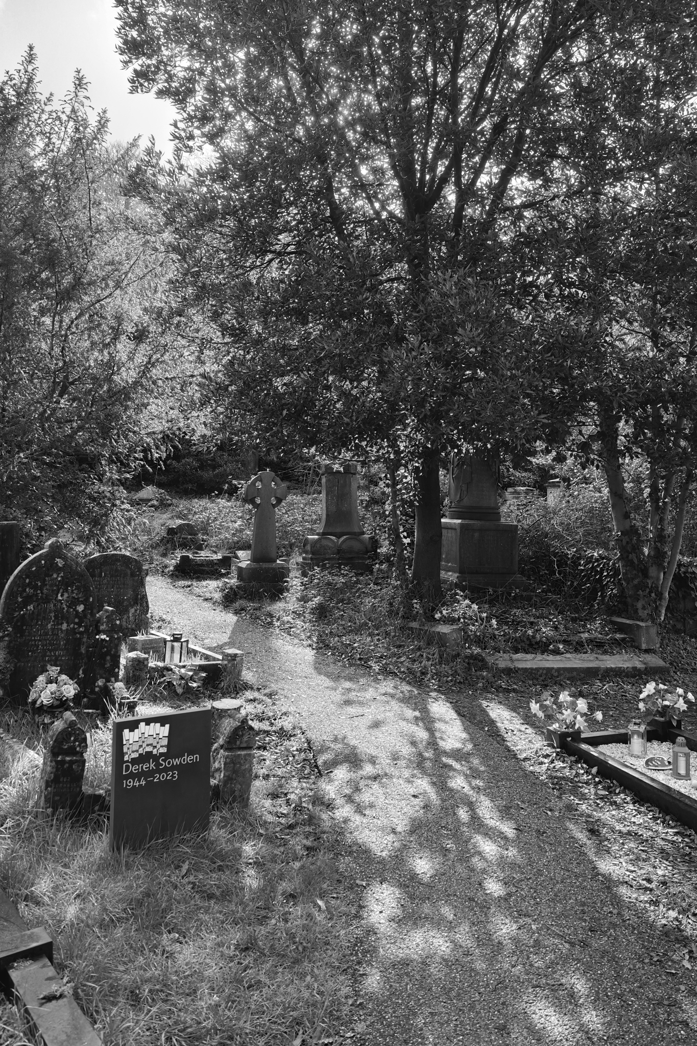 Leica Q3 Monochrom vs Leica Leitzphone comparison