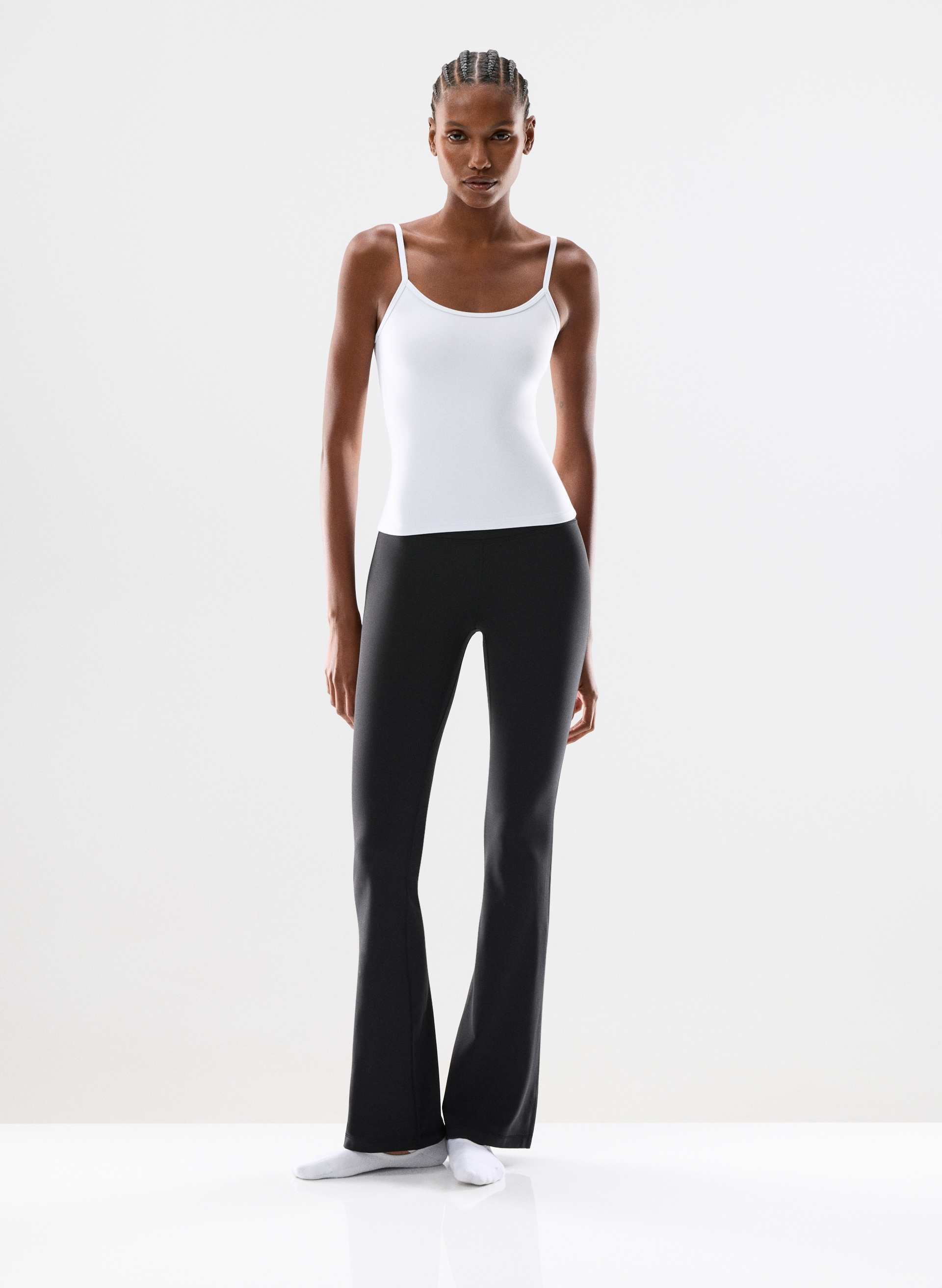 Aritzia BUTTER Cheeky Hi-Rise Flare 32" Legging.