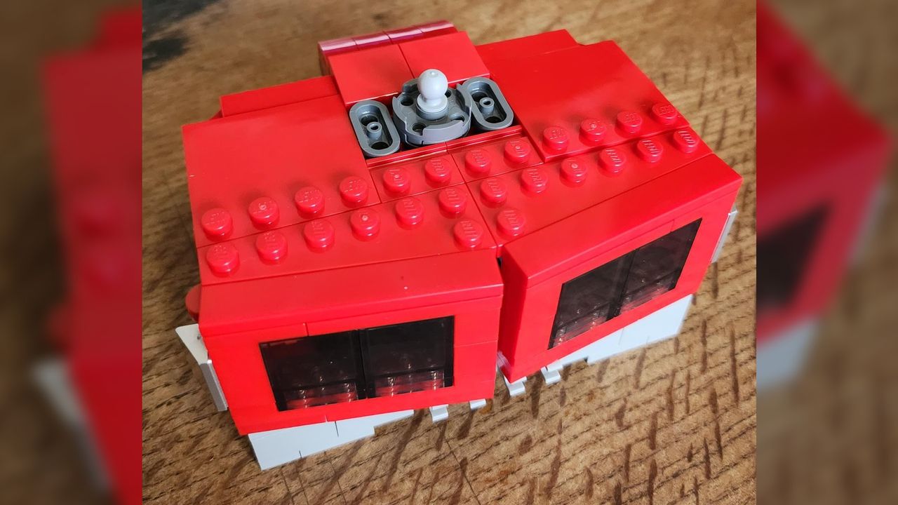 Lego Icons Optimus Prime (10302)_bag 2 completed chest