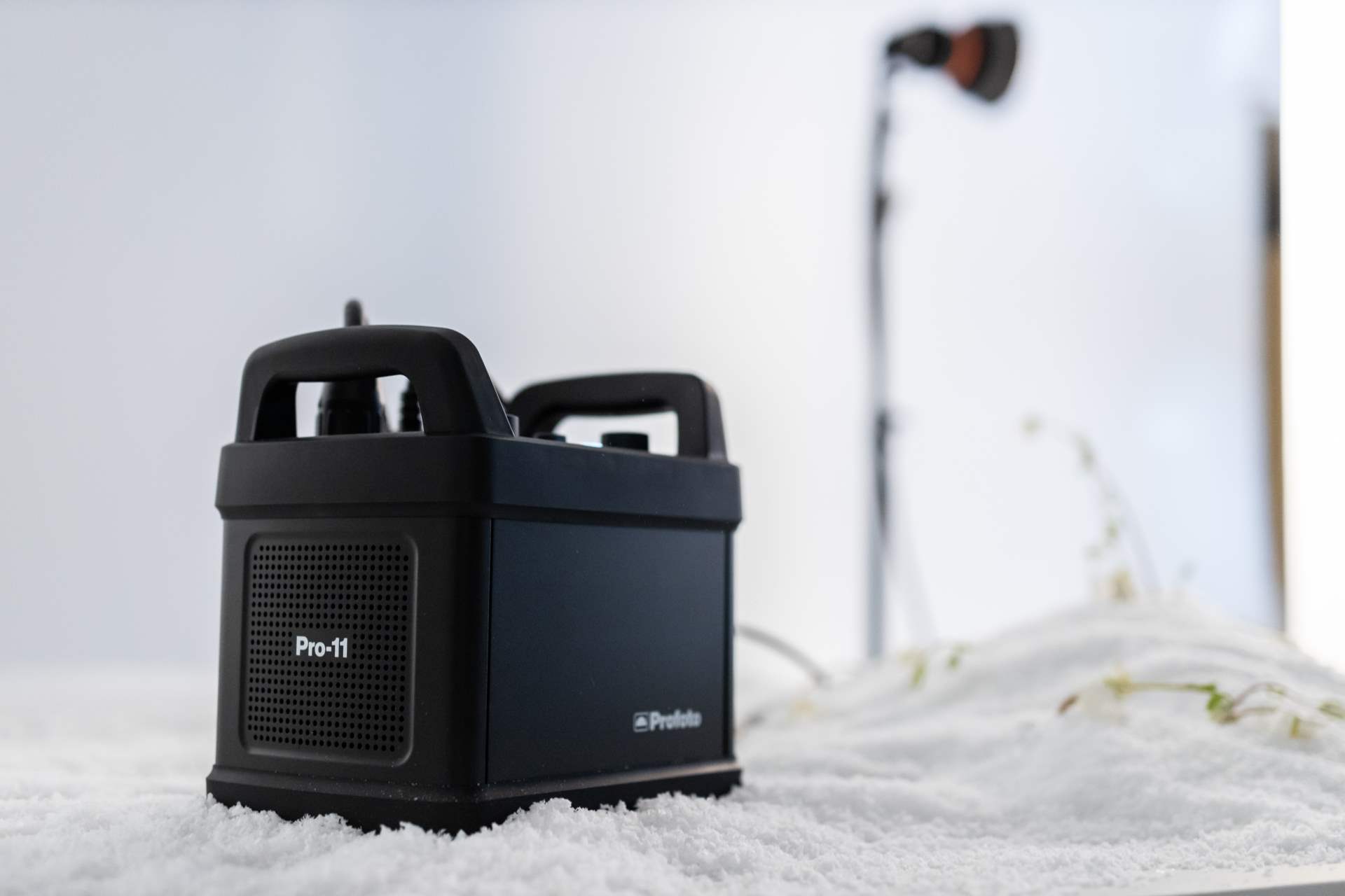 This is &quot;the world&#039;s fastest flash&quot; – and it costs $17,000 Profoto Pro-11