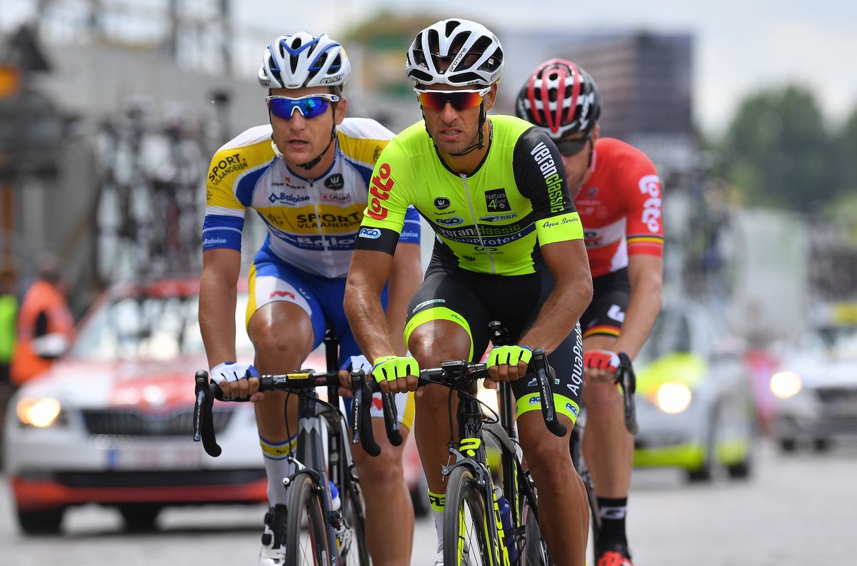 Kevyn Ista (WB-Veranclassic-Aqua Protect) leads the breakaway