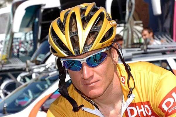 Vladimir Efimkin (Caisse d'Epargne) is happy that his brother Alexander is finally in negotiations for a new contract. It took his win and the press conference to get things going.