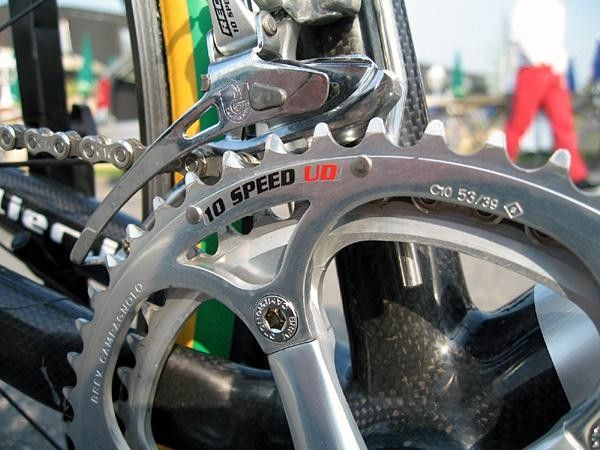 53-46 chain rings mounted to the cranks.