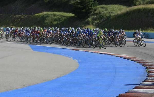 The peloton on stage 2