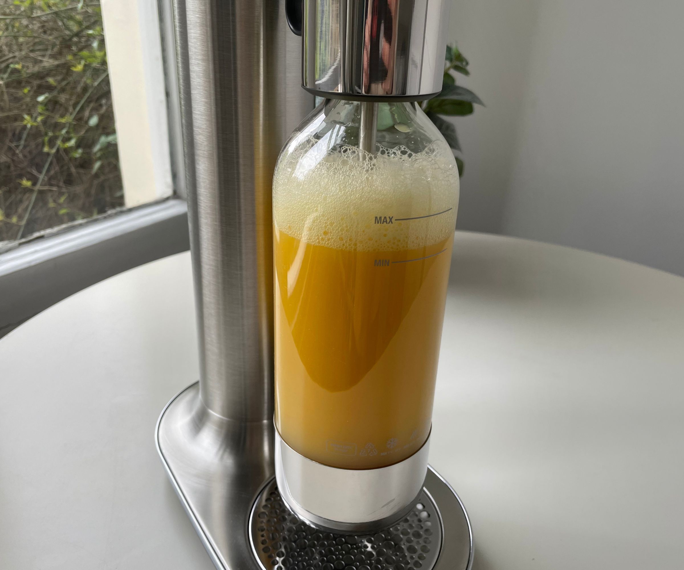 Sage InFizz carbonizing orange juice
