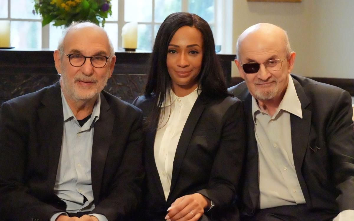 Author Salman Rushdie (right) poses for a picture with his fifth wife Rachel Eliza Griffiths and former BBC Arts supremo Alan Yentob