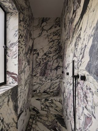 grey and purple marble shower with seating