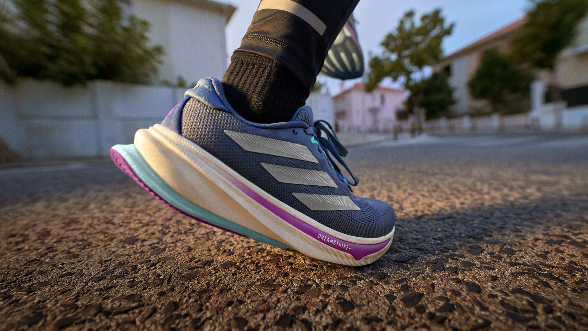 ウォーキング・ランニングウェア SUPERNOVA RISE 2 Adidas Supernova Rise 2 running shoes shed weight and level up