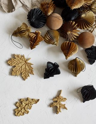 christmas tree trends paper baubles