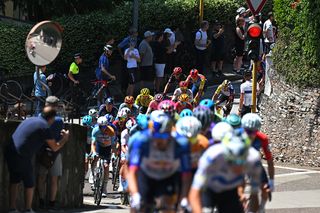 Giro d'Italia stage 18 LIVE: Four riders come together to form break of the day