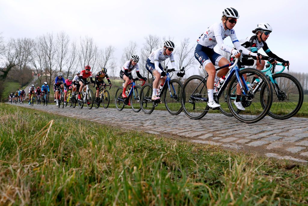 Peloton at Omloop Het Nieuwsblad 2021