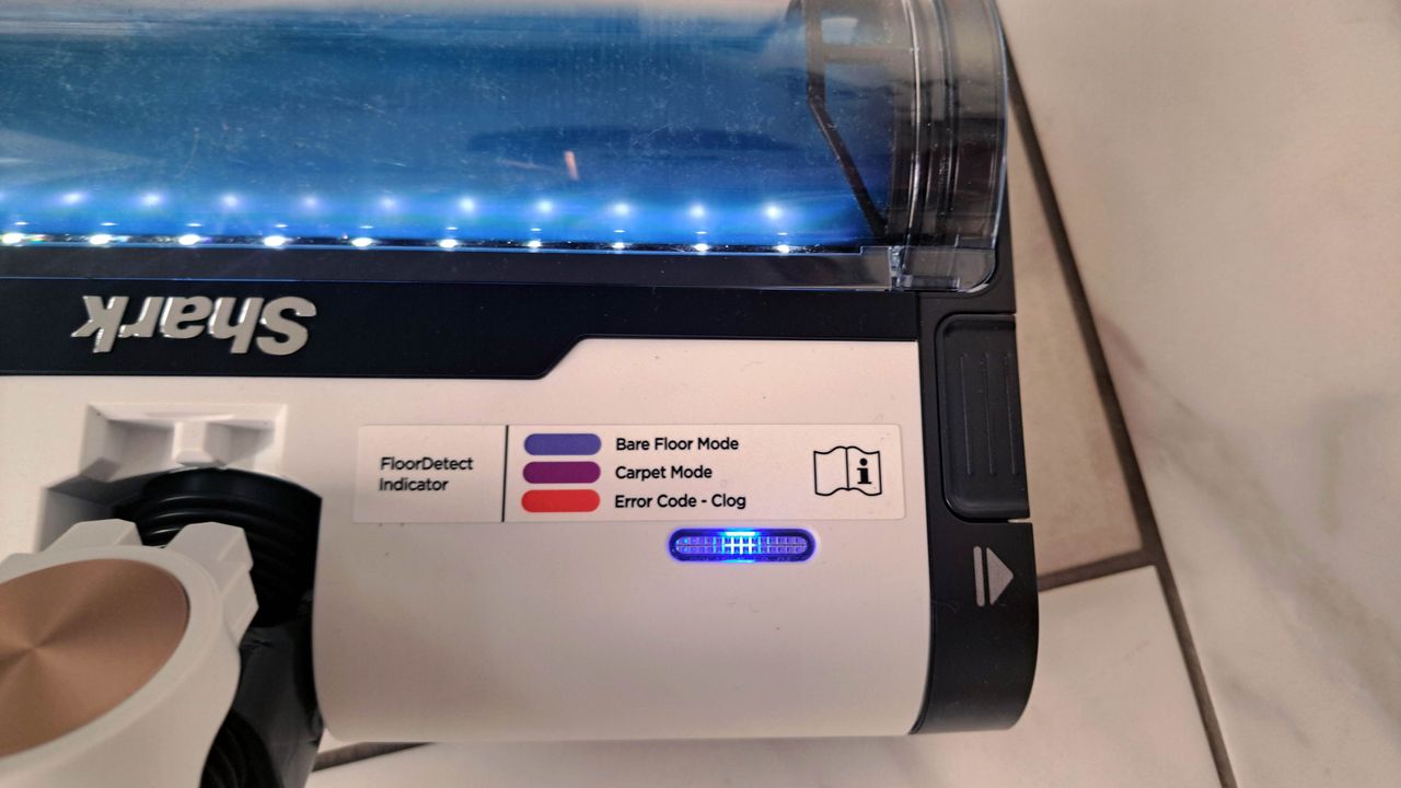 Shark Clean Lightweight Cordless Cleaner detect floor indicator