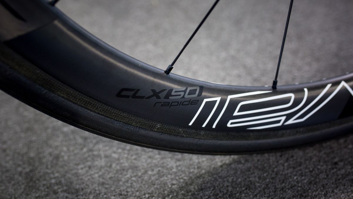 Specialized's wheel brand Roval provide the CLX 50 carbon wheels