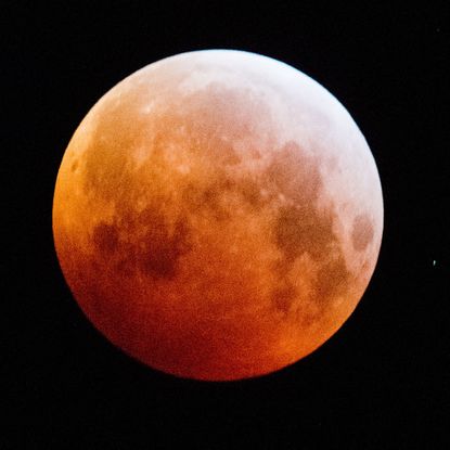 Moon, Nature, Atmosphere, Celestial event, Atmospheric phenomenon, Astronomical object, Full moon, Lunar eclipse, Sky, Beauty, 