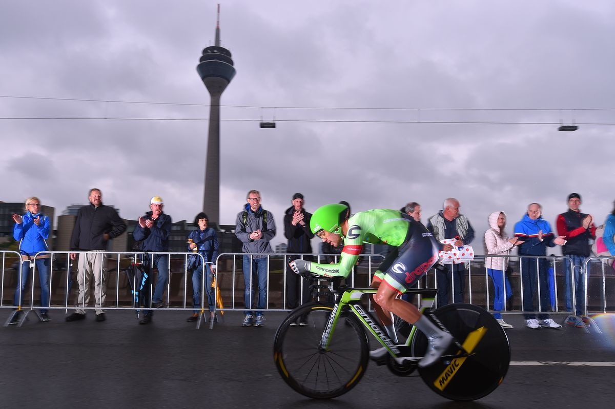 Paddy Bevin (Cannondale-Drapac) riding through the D&uuml;sseldorf rain