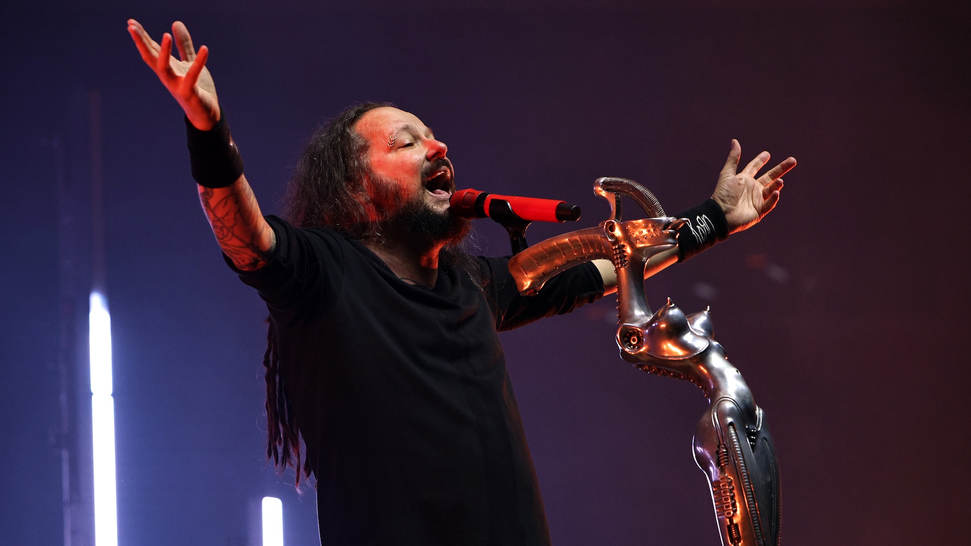 LONDON, ONTARIO - SEPTEMBER 22: Jonathan Davis of Korn performs at Canada Life Place on September 22, 2025 in London, Ontario. (Photo by Jeremychanphotography/Getty Images)