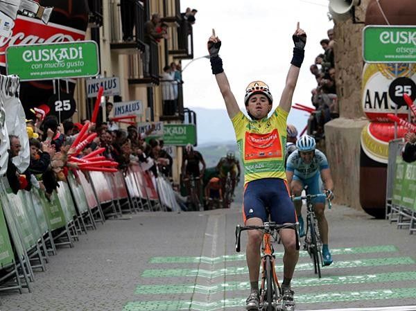 Samuel Sanchez (Euskaltel-Euskadi) wins his second stage in a row.
