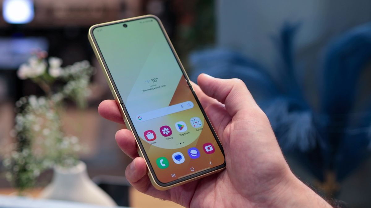 A photo of the Samsung Galaxy Z Flip 6