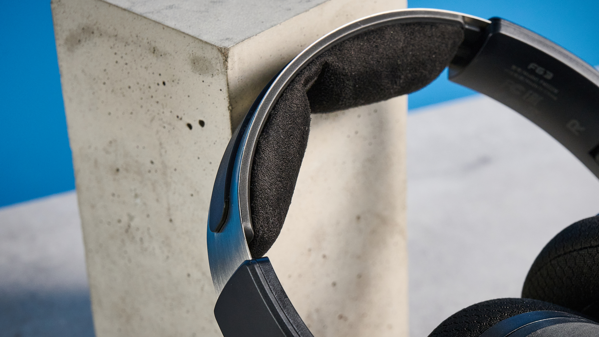 A black FiiO FG3 gaming headset