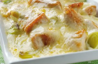 Chicken, leek and Cheddar bake