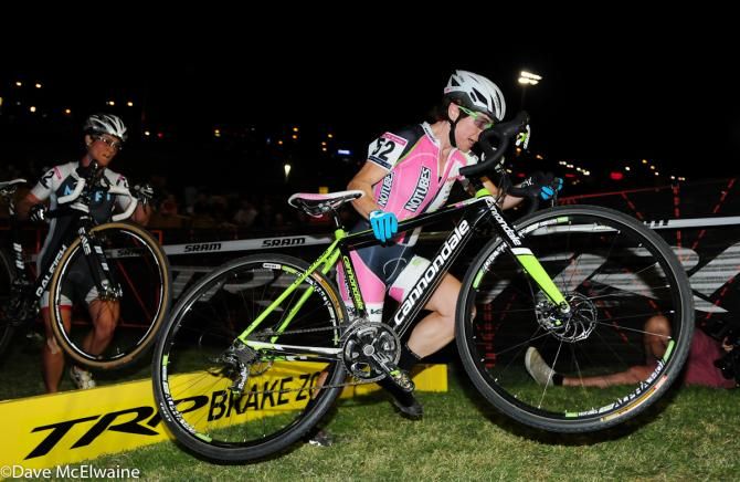 Nina Baum (NoTubes Elite Womens MTB Team) running the barriers