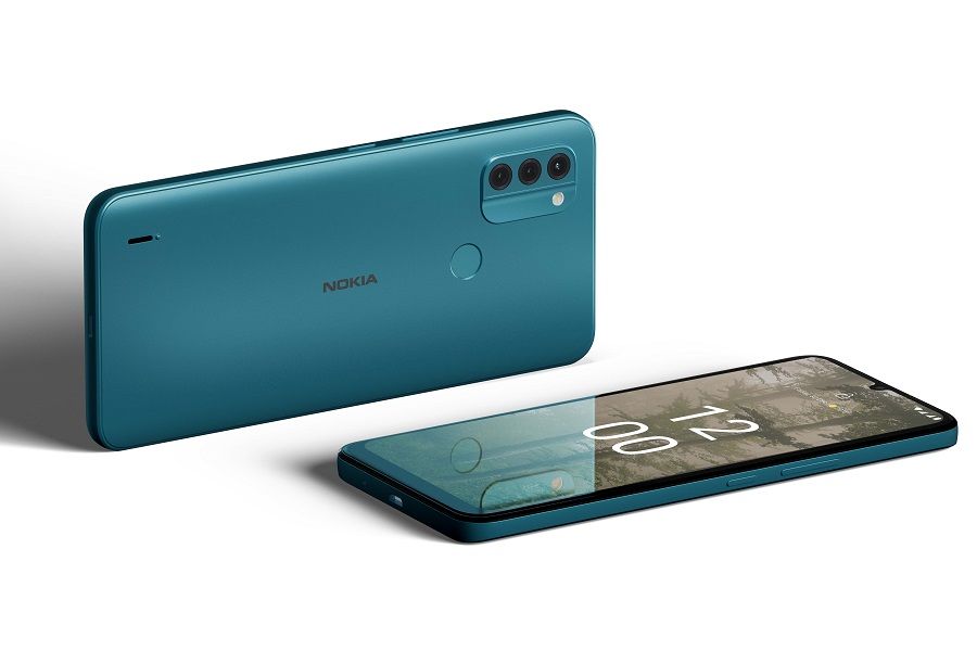 The new Nokia C31 in cyan.