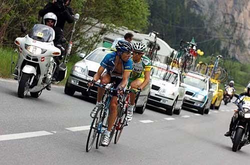 Jurgen Van Goolen (Discovery Channel) leads Steve Morabito (Phonak).