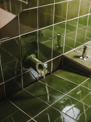 Green tiles in the bathroom