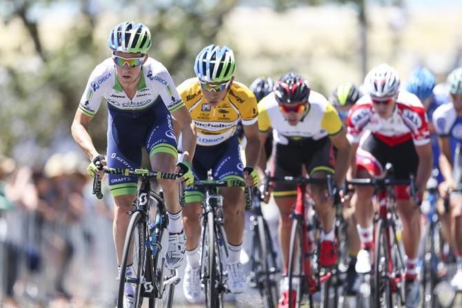 Cameron Meyer plays super domestique for Ewan with two laps to go