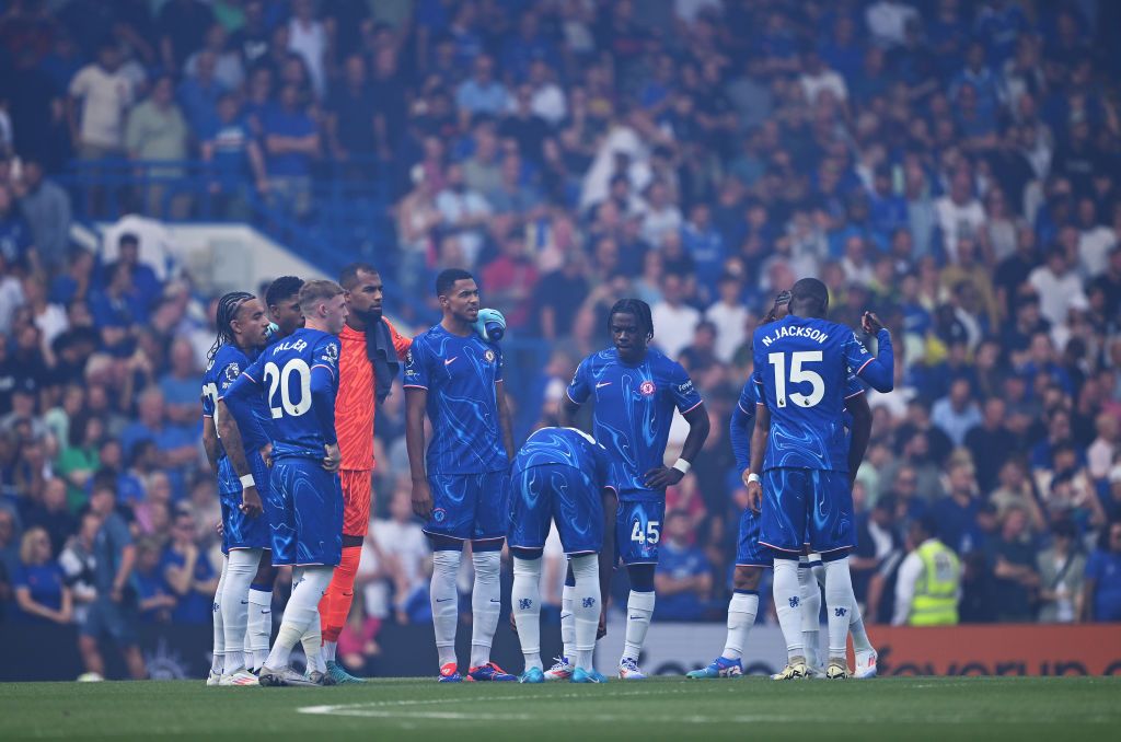 LONDON, ENGLAND - AUGUST 18: Players of Chelsea prepare to enter a huddle prior to the Premier League match between Chelsea FC and Manchester City FC at Stamford Bridge on August 18, 2024 in London, England. (Photo by Shaun Botterill/Getty Images)