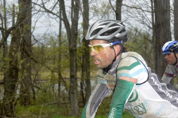 Another dirt section in the rain for a Spidertech p/b Planet Energy rider