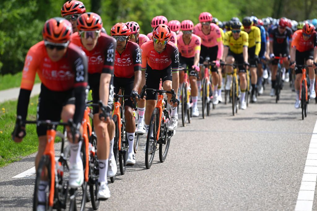 Ineos Grenadiers set the pace at the front of the field
