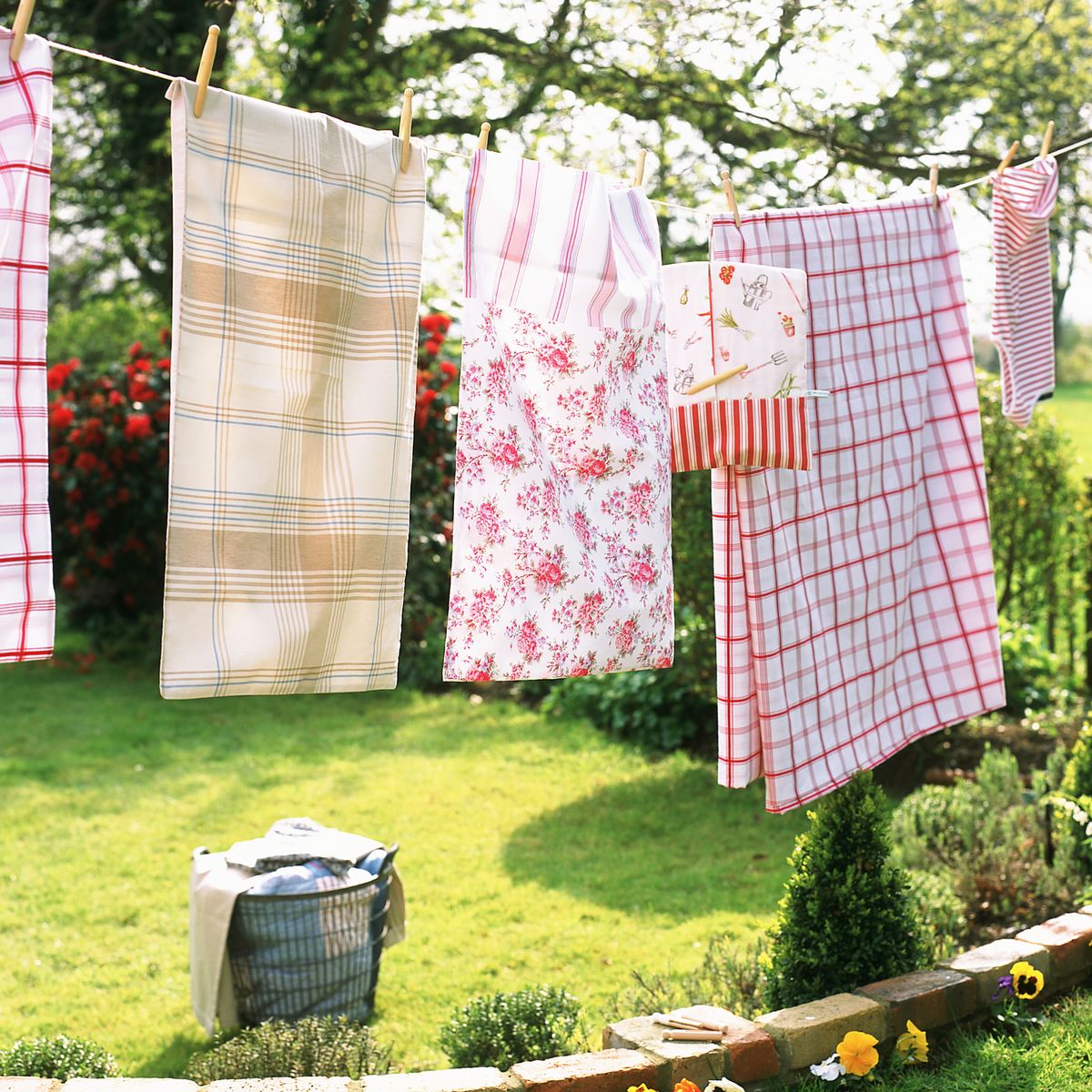 Mrs Hinch fan wows with genius washing line idea - hailed a game