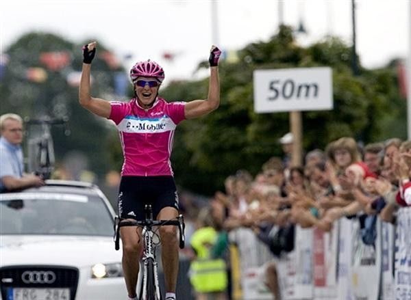 Chantal Beltman (T-Mobile) celebrates as she takes