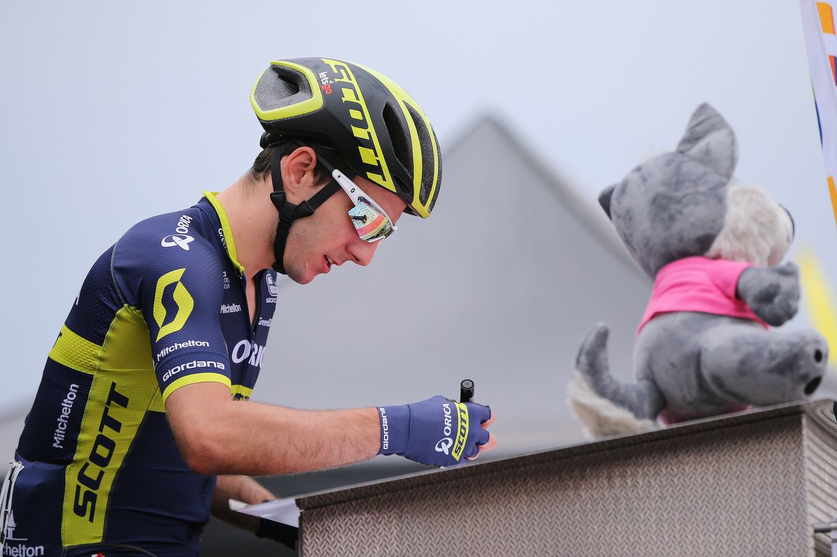 Adam Yates signs on for stage 3