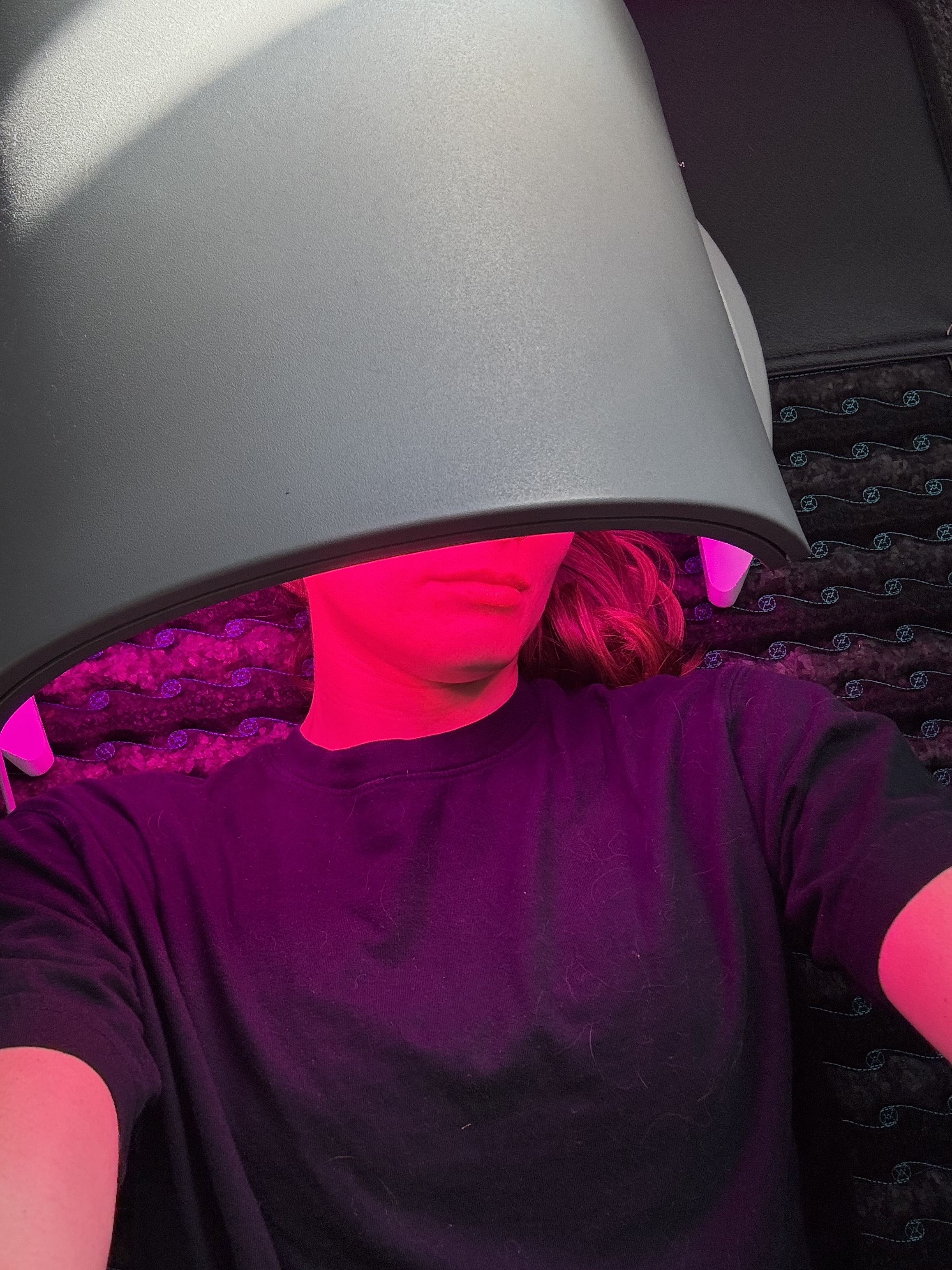 Eleanor using the Dermalux MD LED device