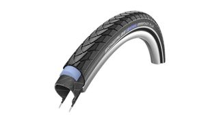 Schwalbe Marathon Plus Smart Guard, highlighting the different layers of construction and showing the tread pattern
