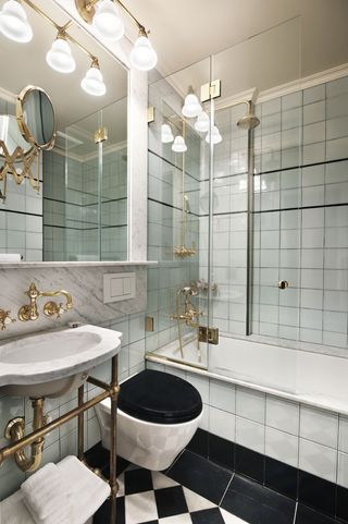 Bathroom of the Marlton Hotel, New York, USA