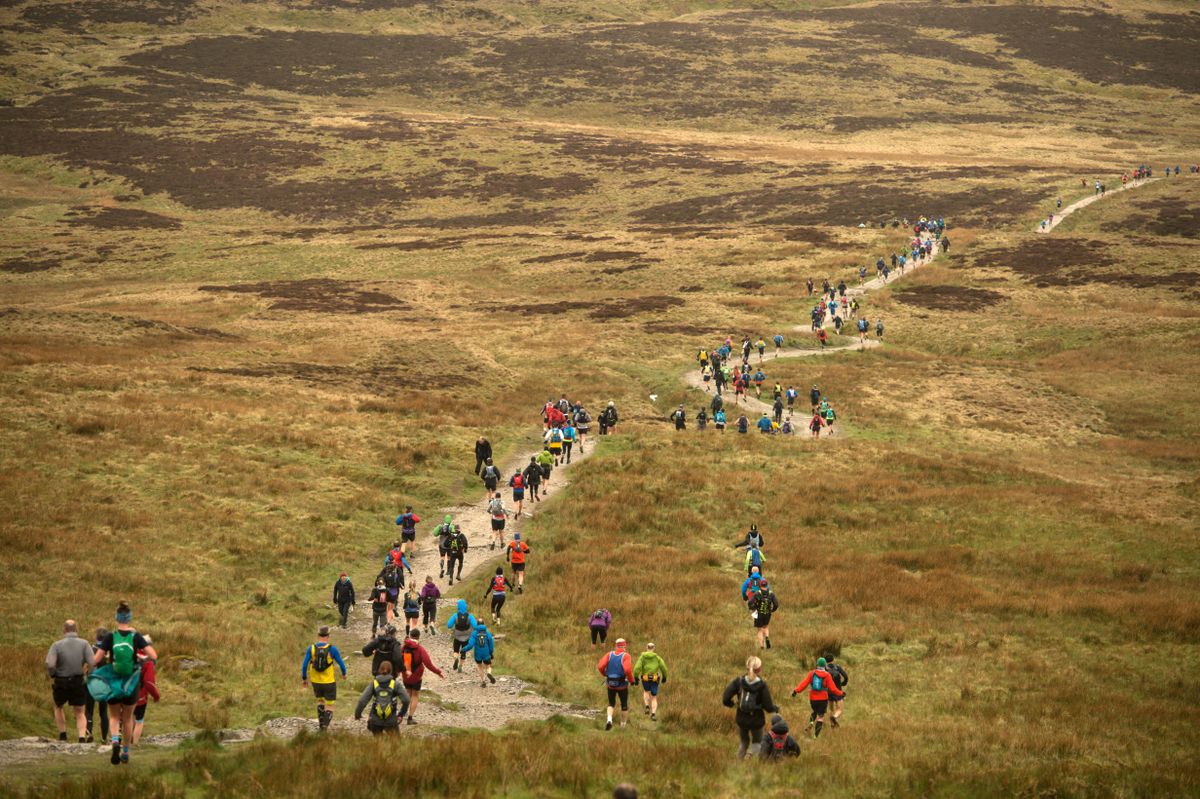 runners in the three peaks race