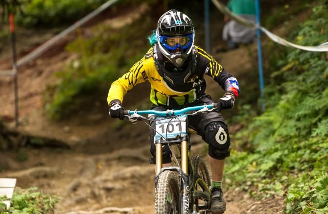 Zarja Cernilogar on her way to winning in Chatel