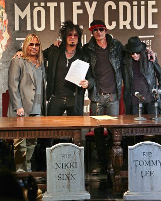 Show’s over: Crüe sign their Cessation Of Touring agreement, 2014