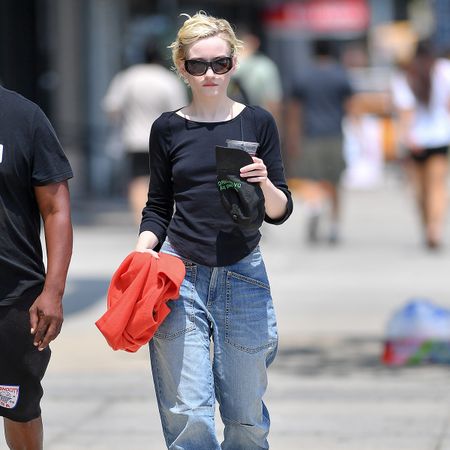Julia Garner barrel jeans