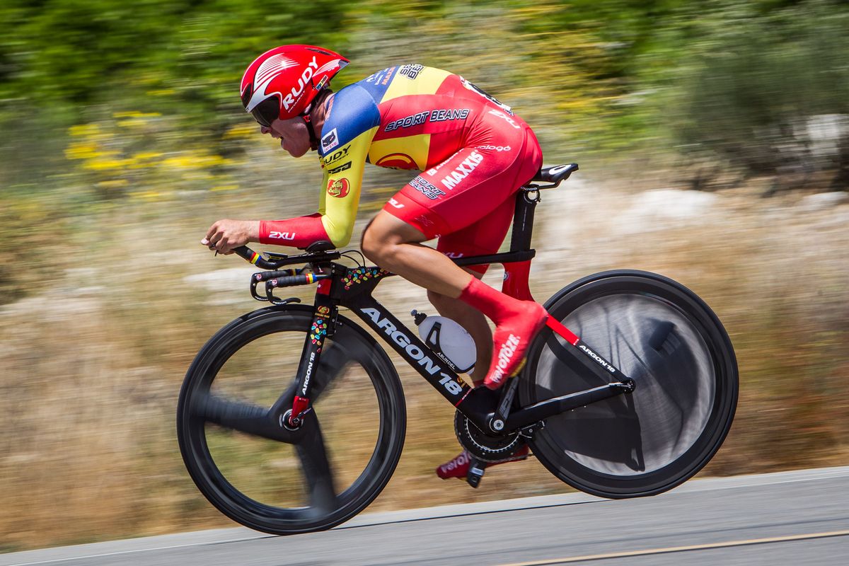 Serghei Tvetkov (Jelly Belly) on his way back in for the win